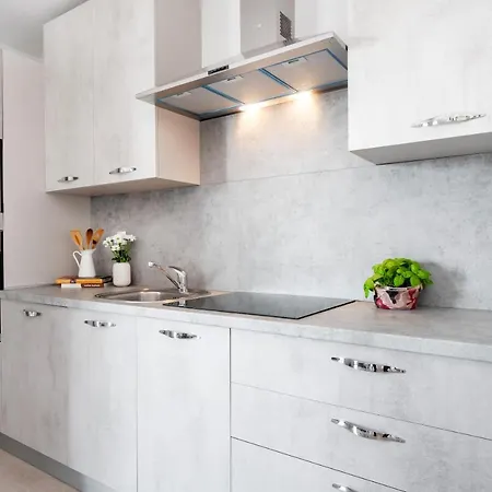 And Vuleta, Close To The Apartamento