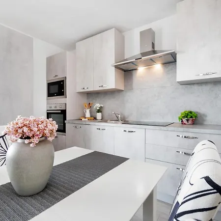 Apartamento And Vuleta, Close To The Makarska