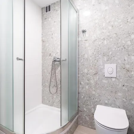 And Vuleta, Close To The Apartamento Makarska