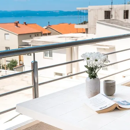 And Vuleta, Close To The Apartamento Makarska