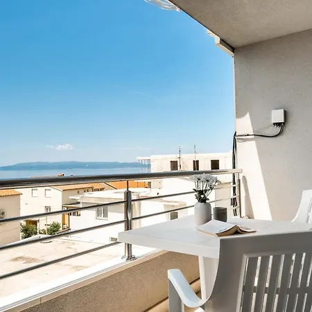 And Vuleta, Close To The Apartamento