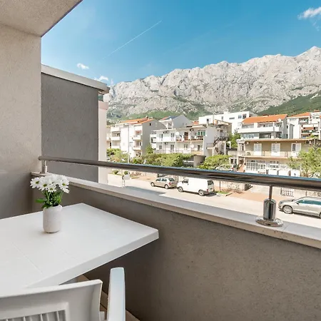 Apartment And Vuleta, Close To The
