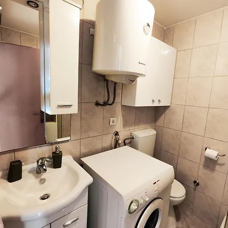 And Vuleta, Close To The Apartamento