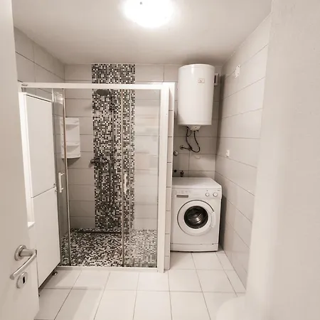 And Vuleta, Close To The Apartamento Makarska