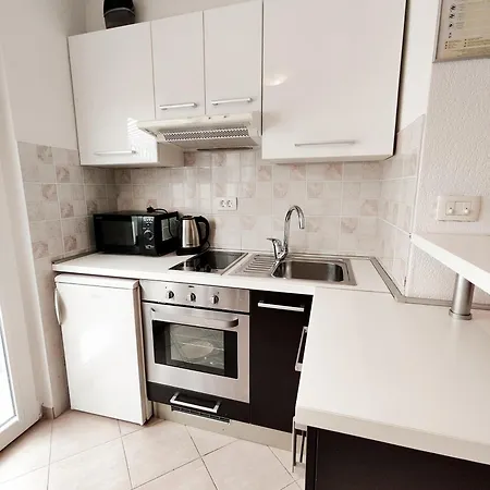 And Vuleta, Close To The Apartamento