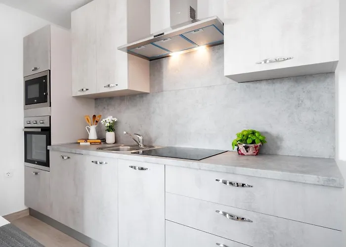 And Vuleta, Close To The 公寓