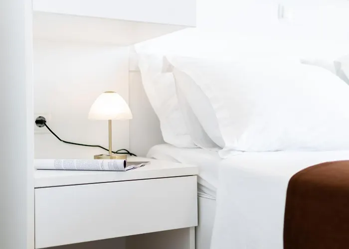 And Vuleta, Close To The 公寓