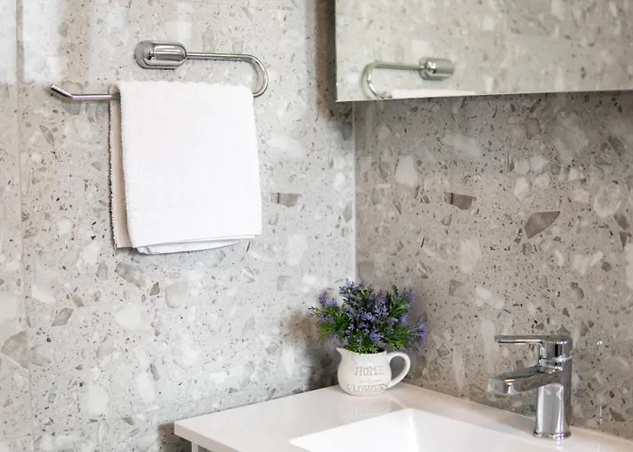 公寓 And Vuleta, Close To The