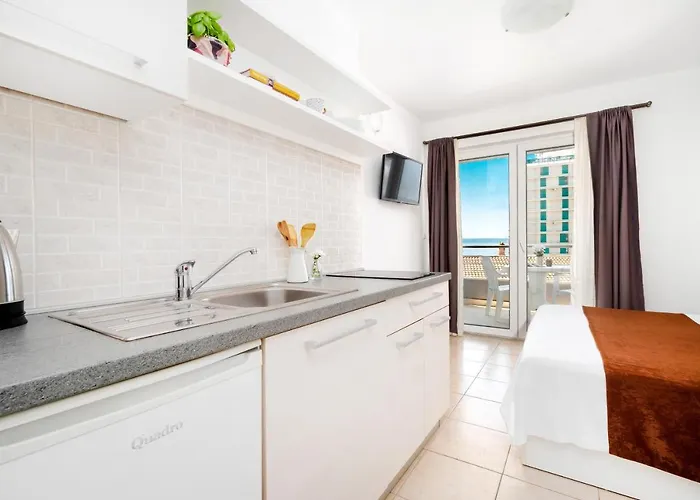 And Vuleta, Close To The * 马卡尔斯卡