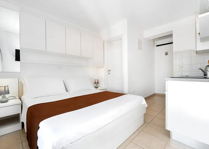 And Vuleta, Close To The 公寓 马卡尔斯卡